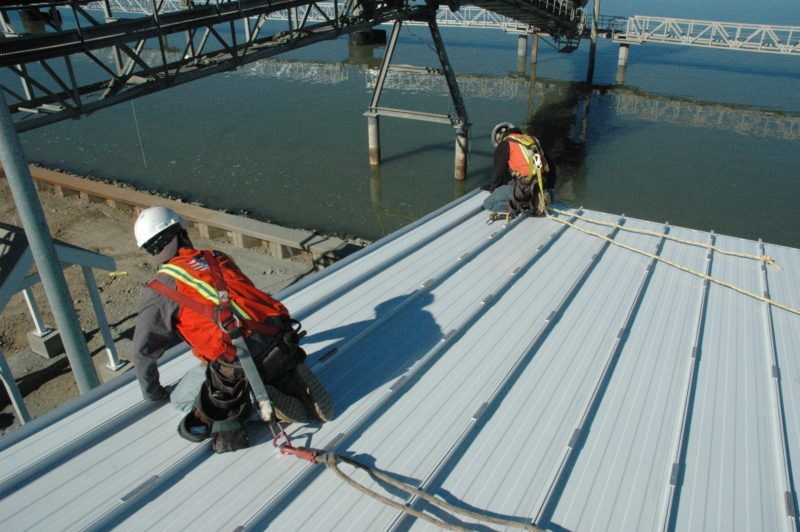 Flat Roof Replacement: A Quick Materials and Design Guide