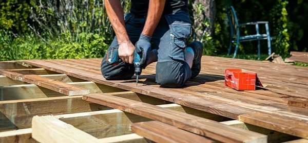 How to Choose a Deck Builder: A Homeowner’s Guide to Making the Right Choice